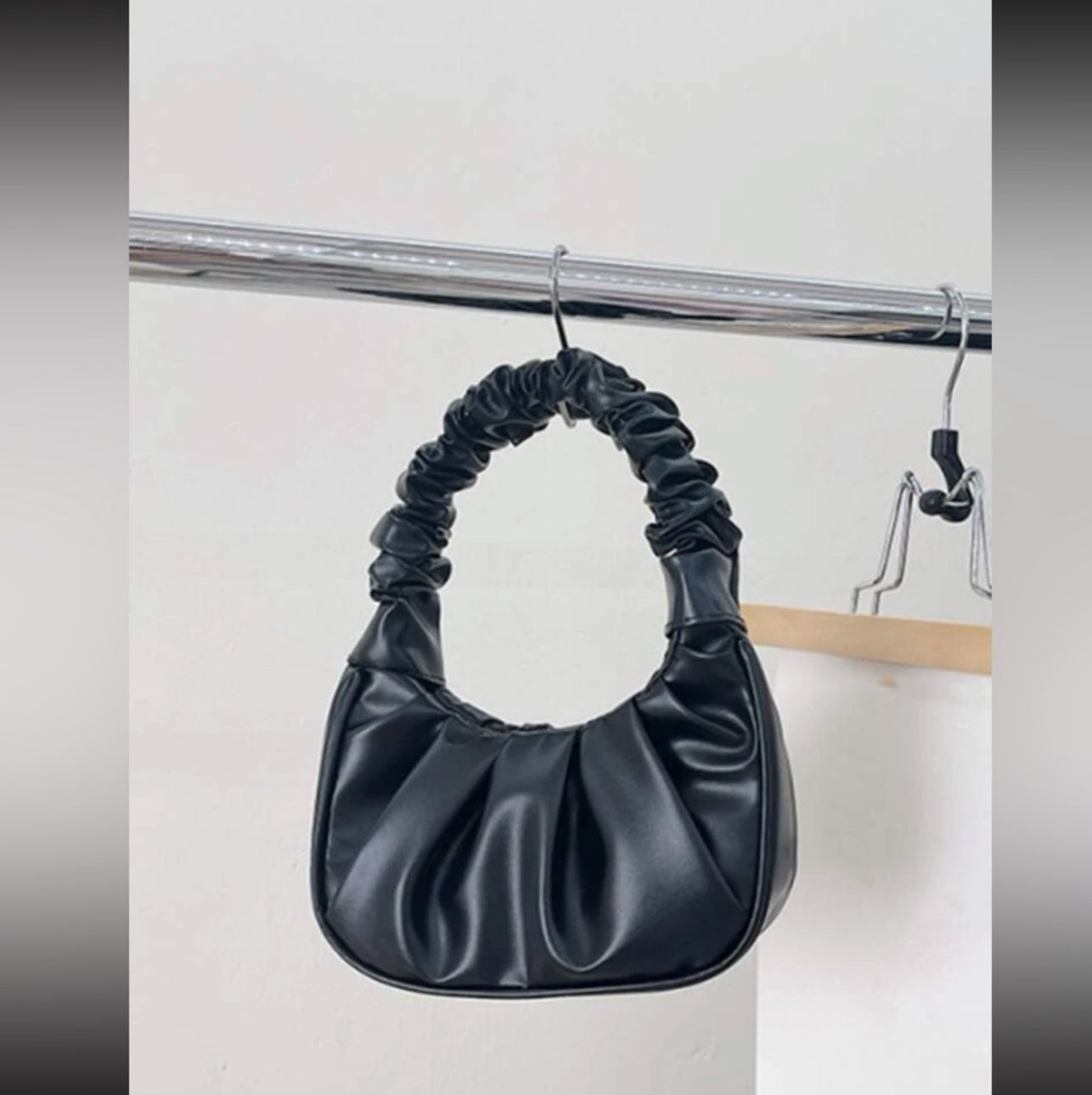 Trendy Scrunch Handle Shoulder Bag – Sleek & Stylish