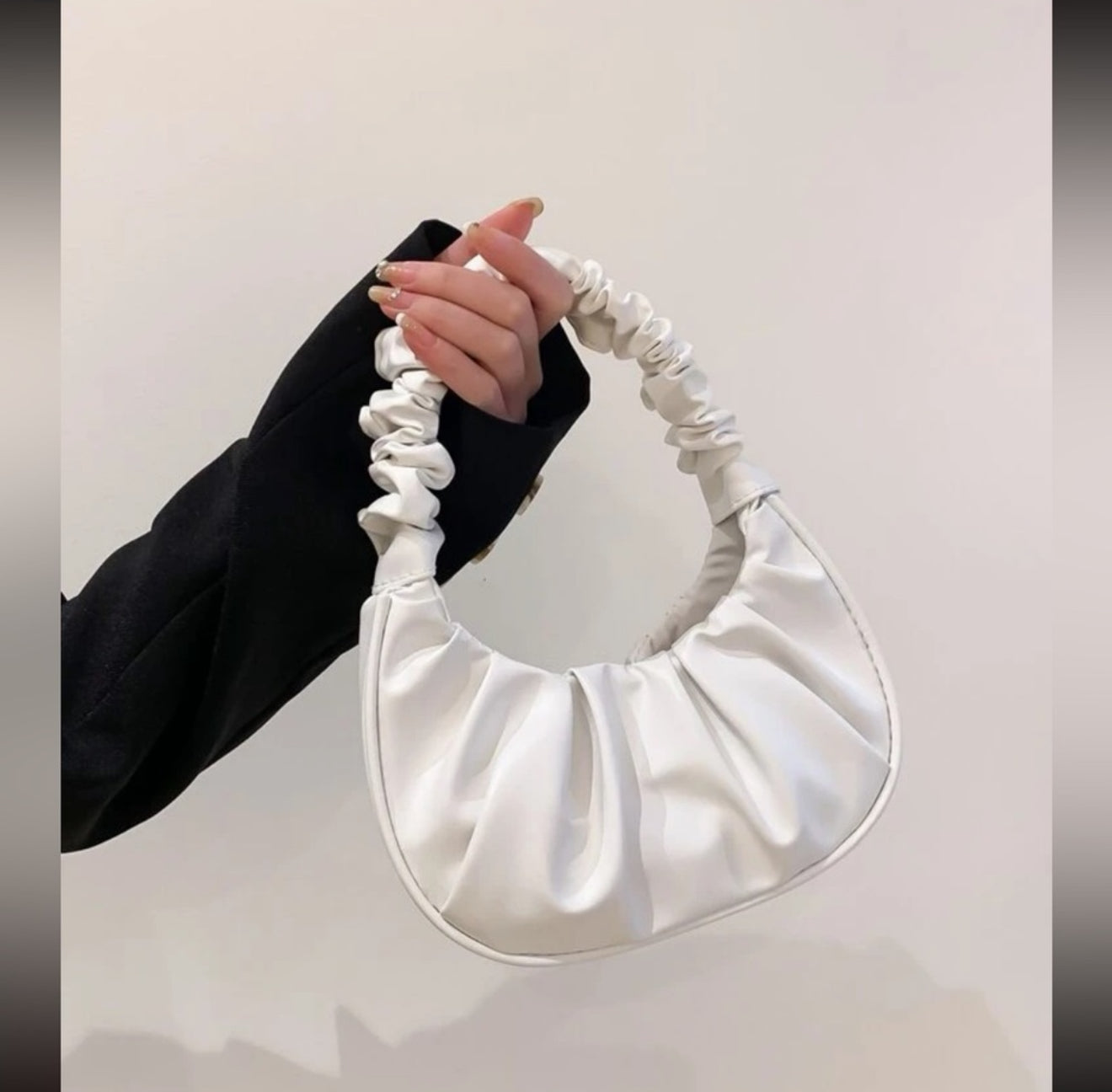 Trendy Scrunch Handle Shoulder mini Bag – Sleek & Stylish