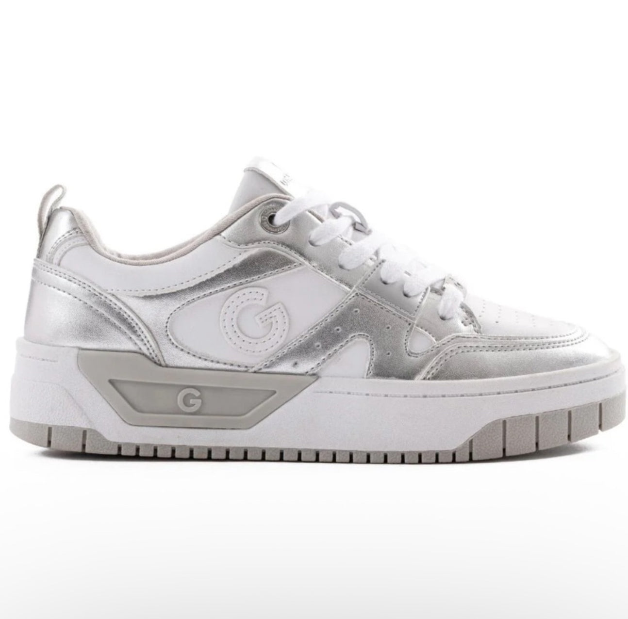 GUESS Women's White and Silver Sneakers size: 10M