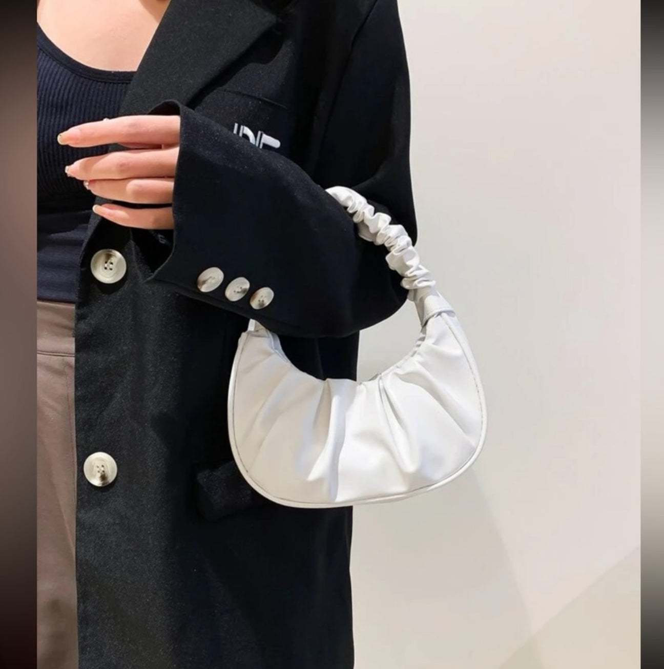 Trendy Scrunch Handle Shoulder mini Bag – Sleek & Stylish